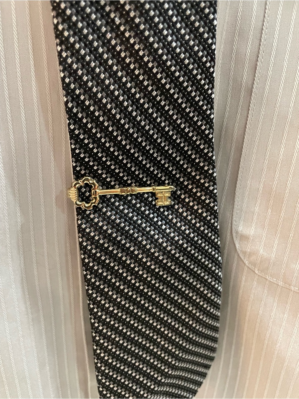 Men’s Hickok Gold Tone Skeleton Key Design Tie Clip. Made in USA